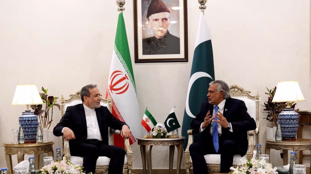 Iranian Foreign Minister Abbas Araghchi (L) and Pakistani Deputy Prime Minister and Foreign Minister, Senator Mohammad Ishaq Dar, meet in Islamabad on May 5, 2025. (File photo: Iran’s Foreign Ministry)