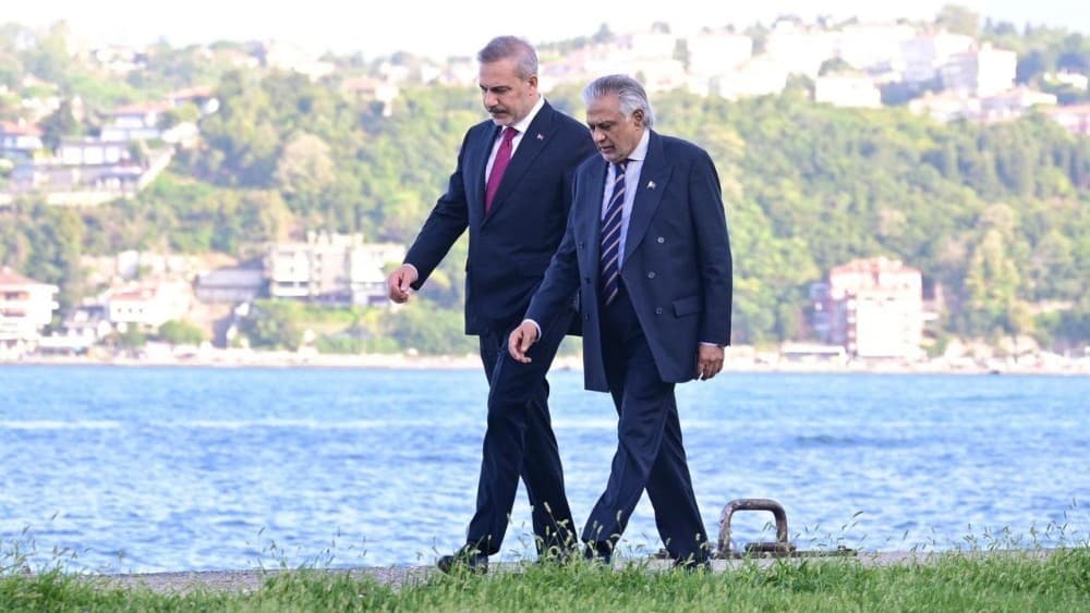 FM Dar, CDF Munir to attend inaugural Makkah pact meeting in Istanbul tomorrow