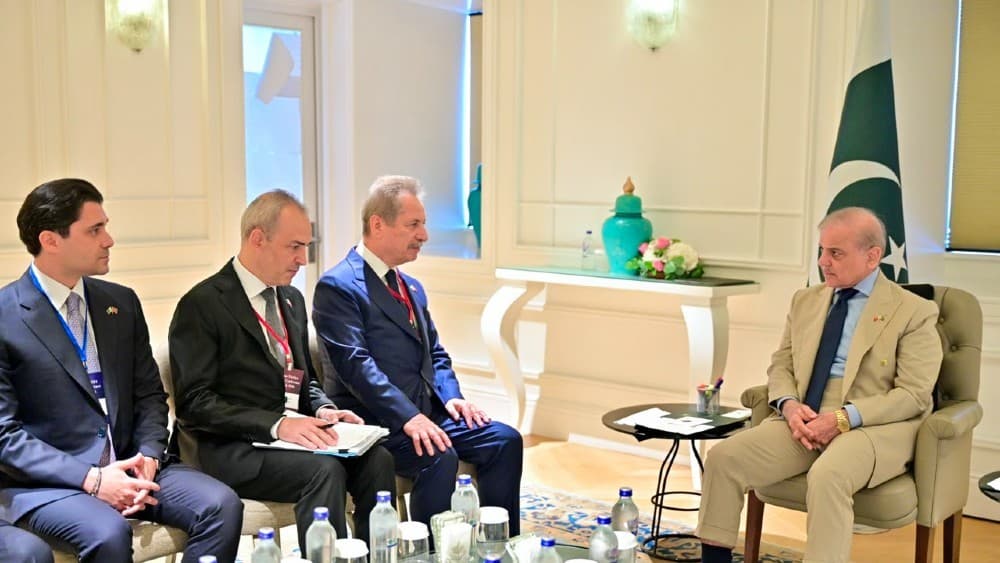 Pakistan PM invites Turkish firms to expand investment in energy, mining sectors