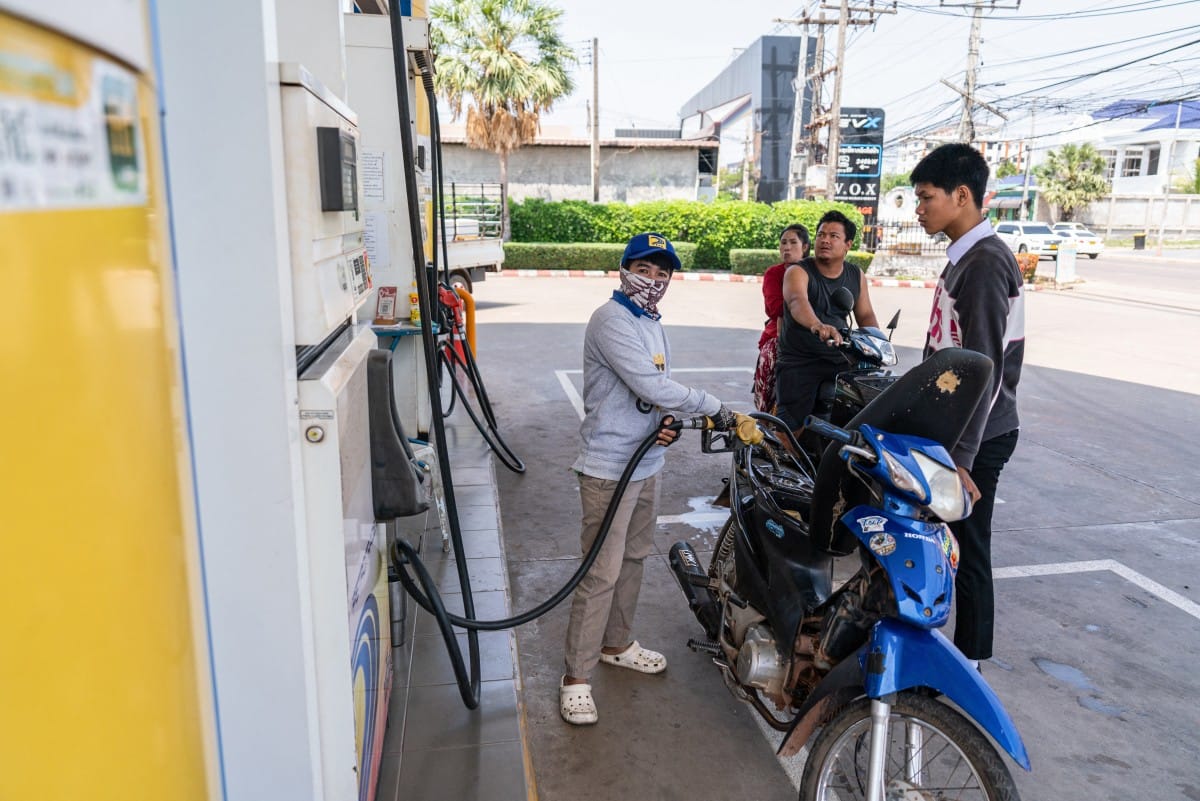 An employee fills the tank of a motorcycle at a gas station in the Donkoi district of Vientiane on March 10, 2026, amid rising petrol prices (AFP)