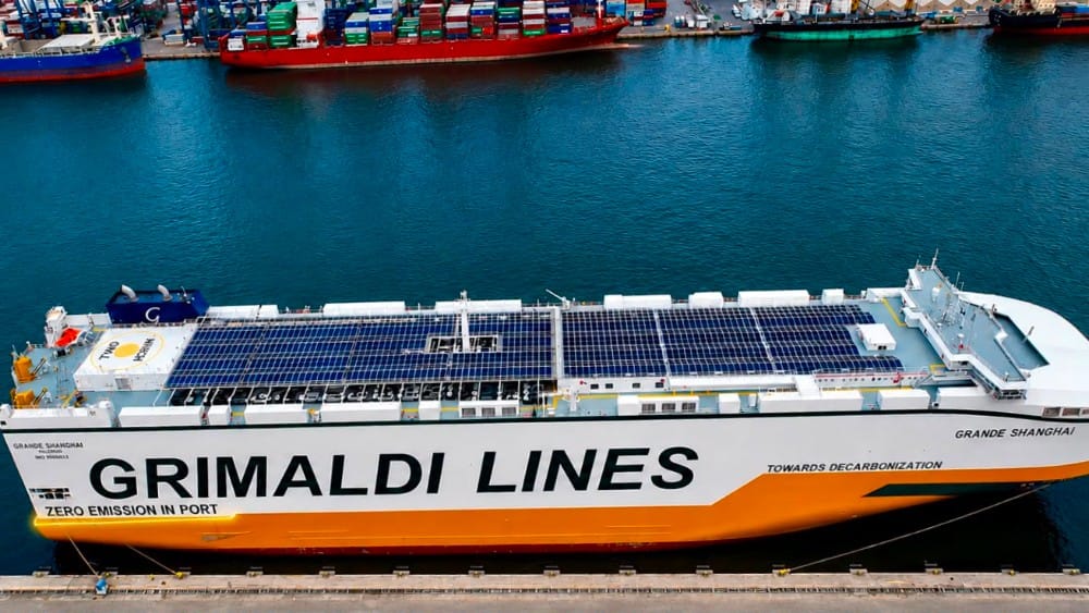 Karachi Port handles first ever shipment carrying over 2,000 EVs