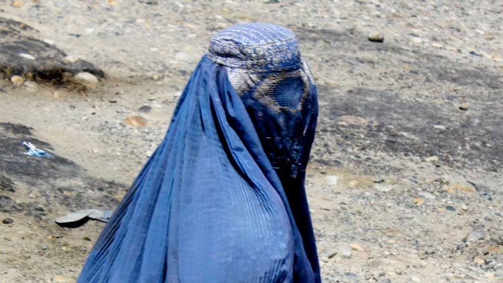 Burkha clad woman begs by the side of the road in Afghanistan (File Photo: Wikimedia Commons)