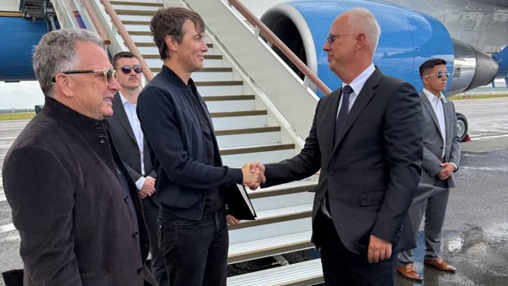 US envoys in Moscow as Russia and Ukraine vow not to hit capitals during talks