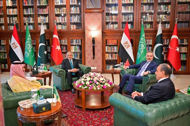 Regional leaders gather in Islamabad to push Iran war de-escalation