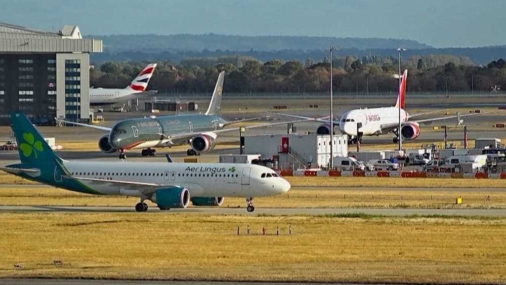 More than 400 flights disrupted by UK tech glitch