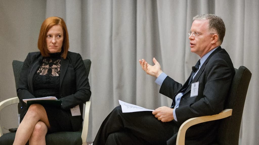 Spokesperson for the United States Department of State Jen Psaki holds a conversation with American journalist David Rohde (right). File photo: (Wikimedia Commons)