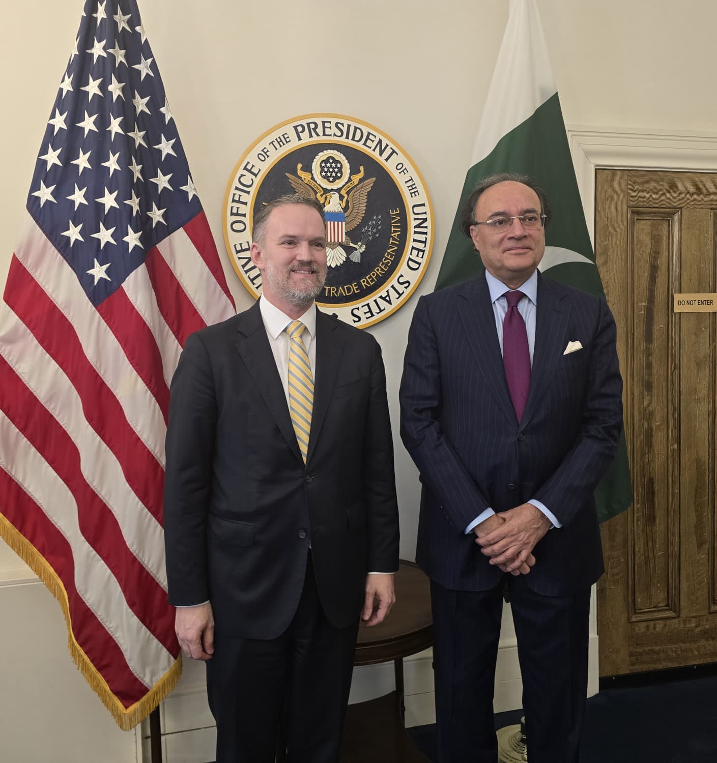 Pakistan Finance Minister Muhammad Aurangzeb speaks with US Trade Representative Jamieson Greer on the sidelines of the World Bank-IMF Spring Meetings 2026. (Ministry of Finance)