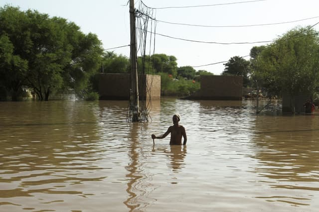 IMF says Pakistan's flood spending, budget agility to be reviewed