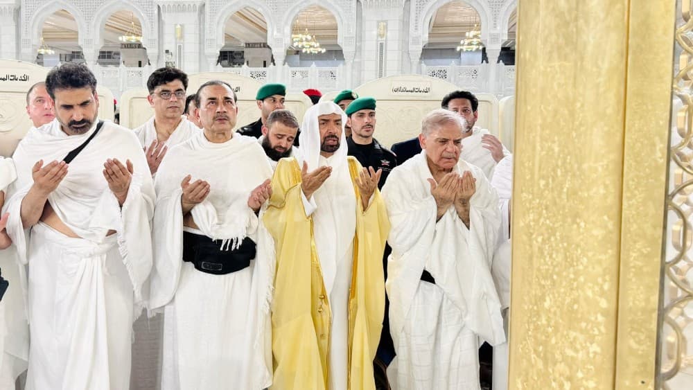 Pakistan PM begins Saudi visit with strategic talks, Umrah in Makkah