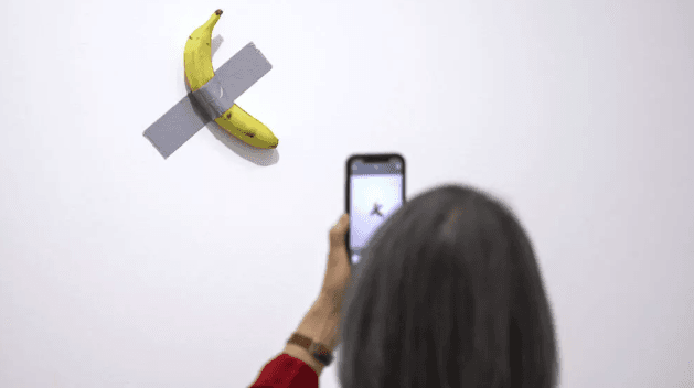French museum reports theft of arty banana