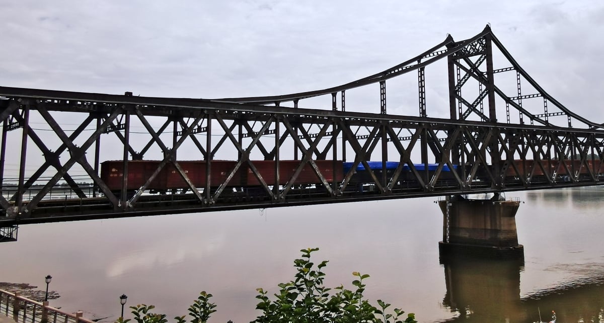 A cargo train crossing the DPRK-China Friendship bridge from Dandong to Sinuiju in July 2020. (NK News)