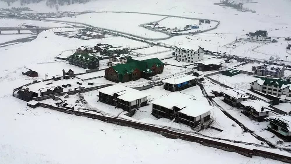 Snowfall in both sides of Kashmir