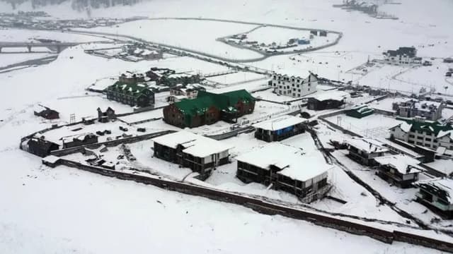 Snowfall in both sides of Kashmir