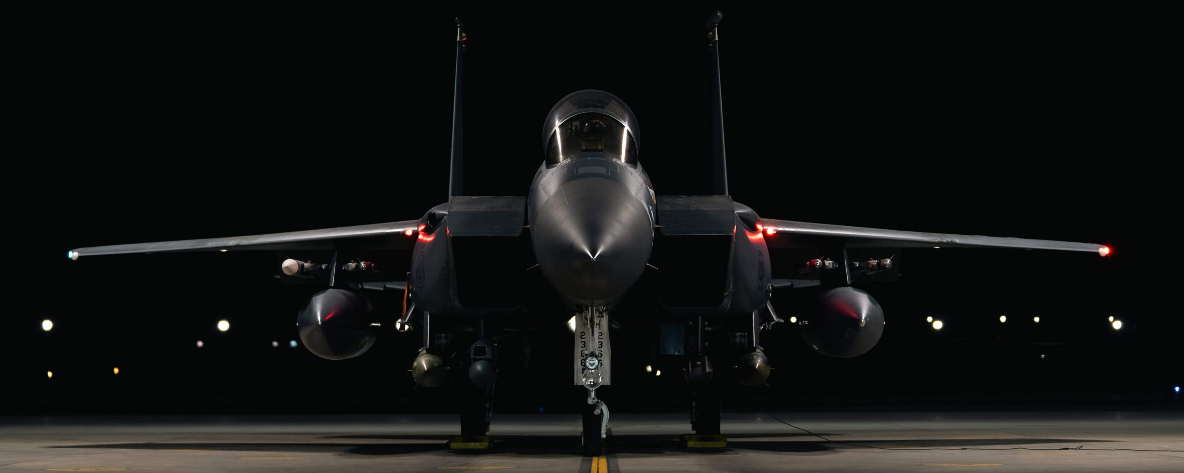 US announces 'large-scale' strikes against IS in Syria
