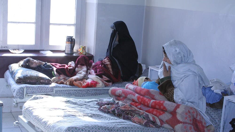Recovery area of a hospital in Kabul (Photo: Wikimedia Commons)