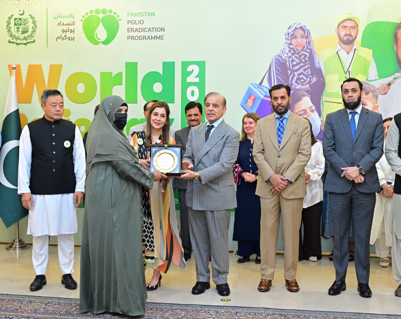 Pakistan's PM Shehbaz Sharif presents awards to polio workers for the recognition of their services in the Pakistan Polio Eradication Programme, on World Polio Day in Islamabad on 24 October 2025. (PMO)