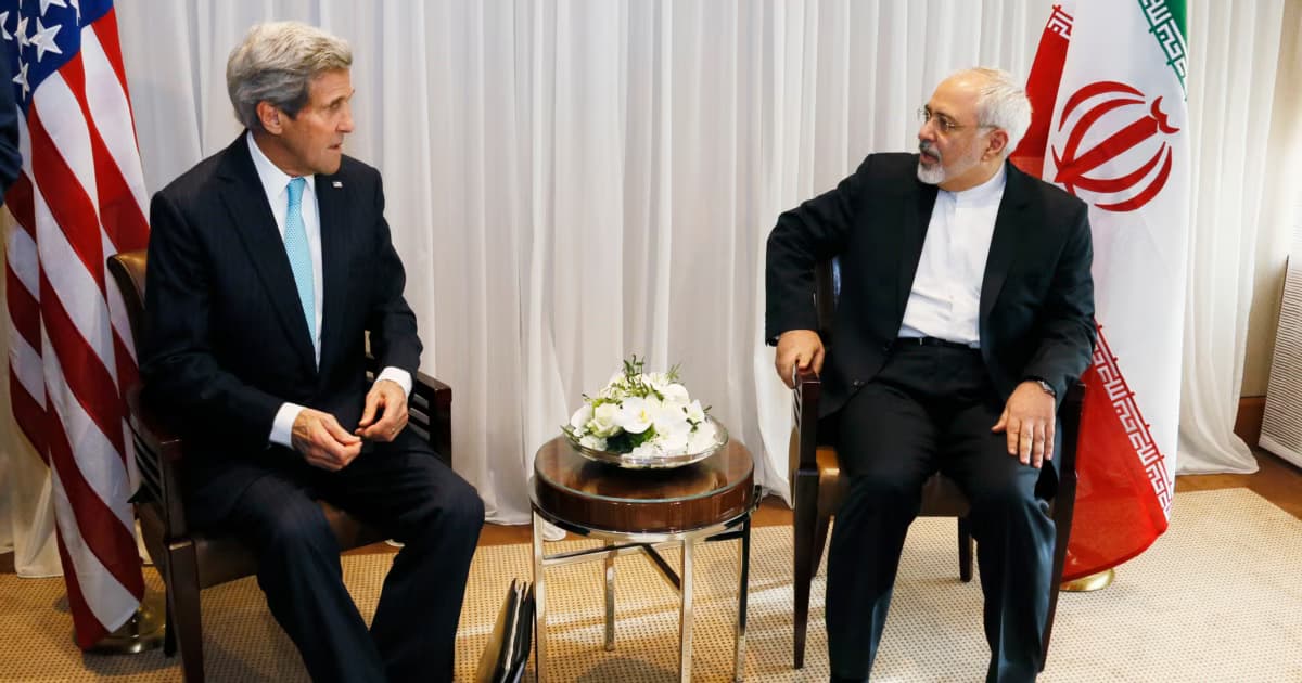 Iranian Foreign Minister Mohammad Javad Zarif (R) talks on January 14, 2015 with US State Secretary John Kerry before their meeting in Geneva. Zarif said on January 14 that his meeting with his US counterpart was vital for progress on talks on Tehran's co