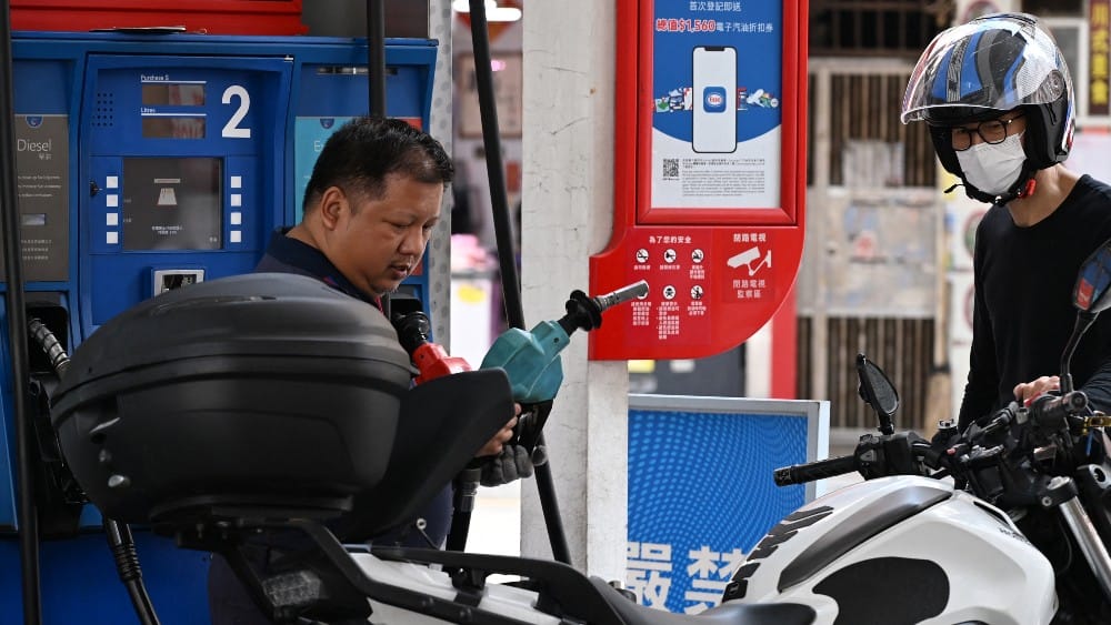 Oil drops as Trump pauses Iran strikes, but stock traders nervous
