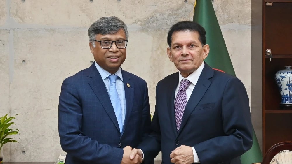 Md. Golam Sarwar, Secretary-General of the South Asian Association for Regional Cooperation (SAARC), meets Bangladesh Foreign Minister Khalilur Rahman in Dhaka on Feb. 24, 2026.
