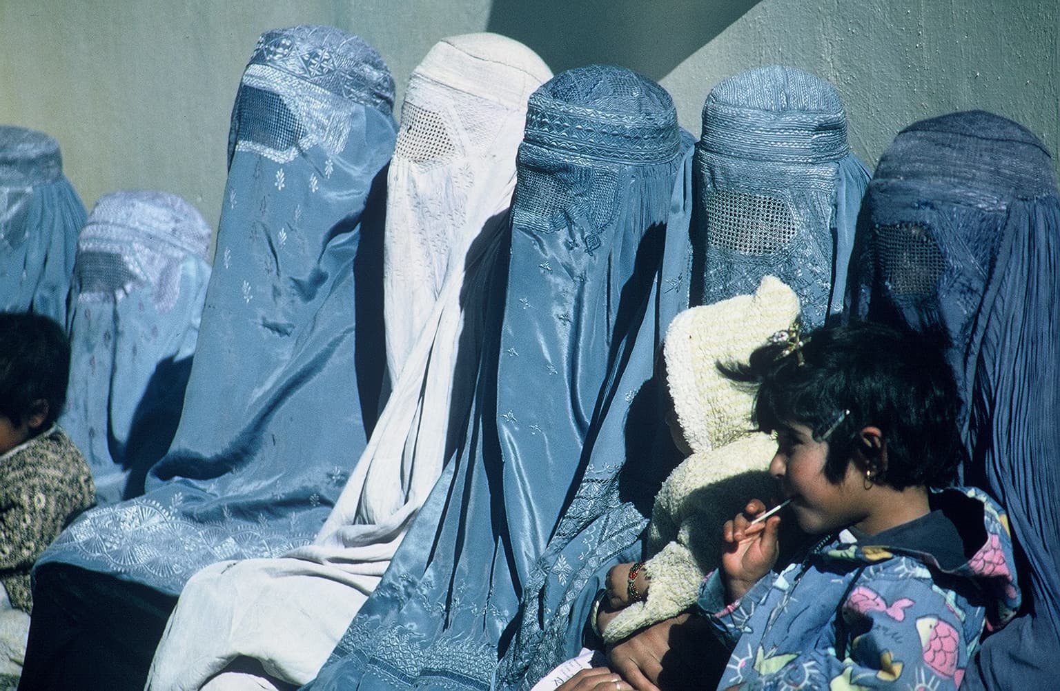 Women in Burqa with their children in Herat. (File Photo: wikimedia commons)