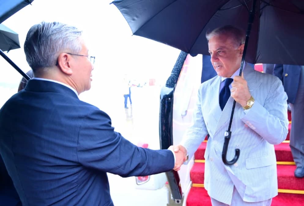 Pakistan Prime Minister Shehbaz Sharif arrives at Xiaoshan Hangzhou International Airport in Hangzhou on May 23, 2026, at the start of his four-day official visit to China.(Photo: X/@MoIB_Official)