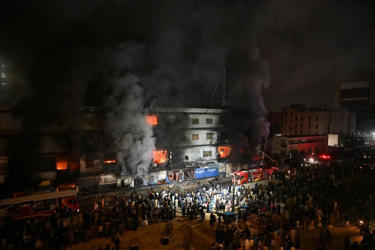 Pakistan premier orders aid after Karachi mall fire kills six