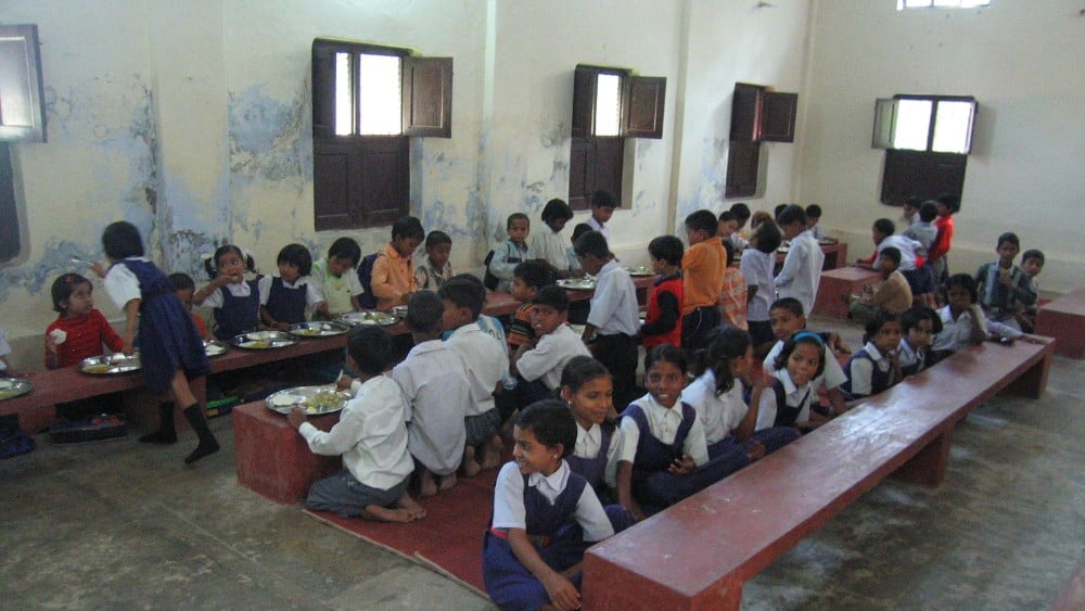 Children meal time at a rural school in Uttar Pradesh, India (File Photo: Wikimedia Commons)
