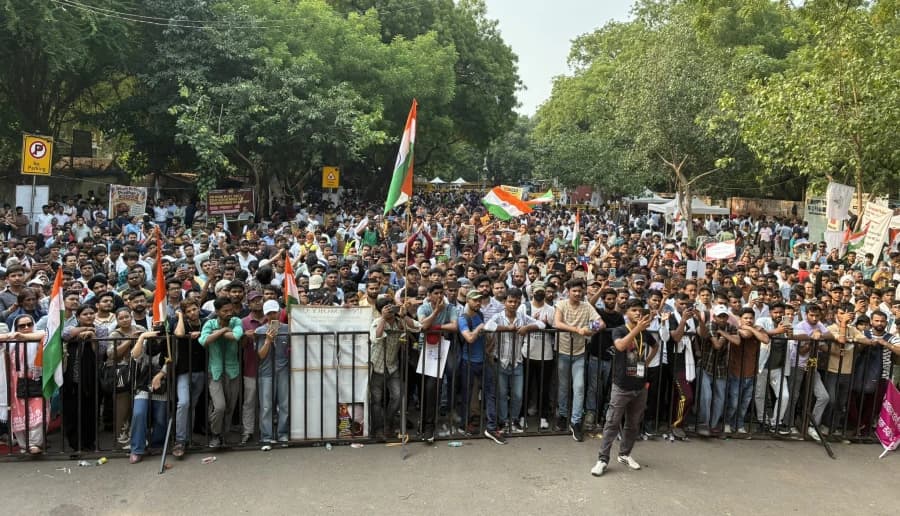 Hundreds of Indians protest in New Delhi, demanding the resignation of the Education Minister Dharmendra Pradhan over paper leaks. (Photo: X/@abhijeet_dipke)