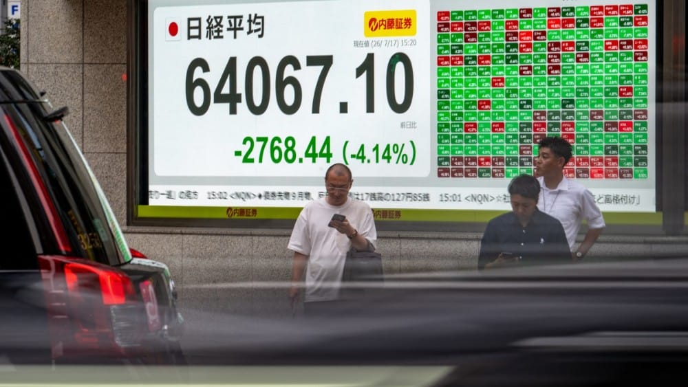Oil hits one-month high as Mideast war keeps investors on edge