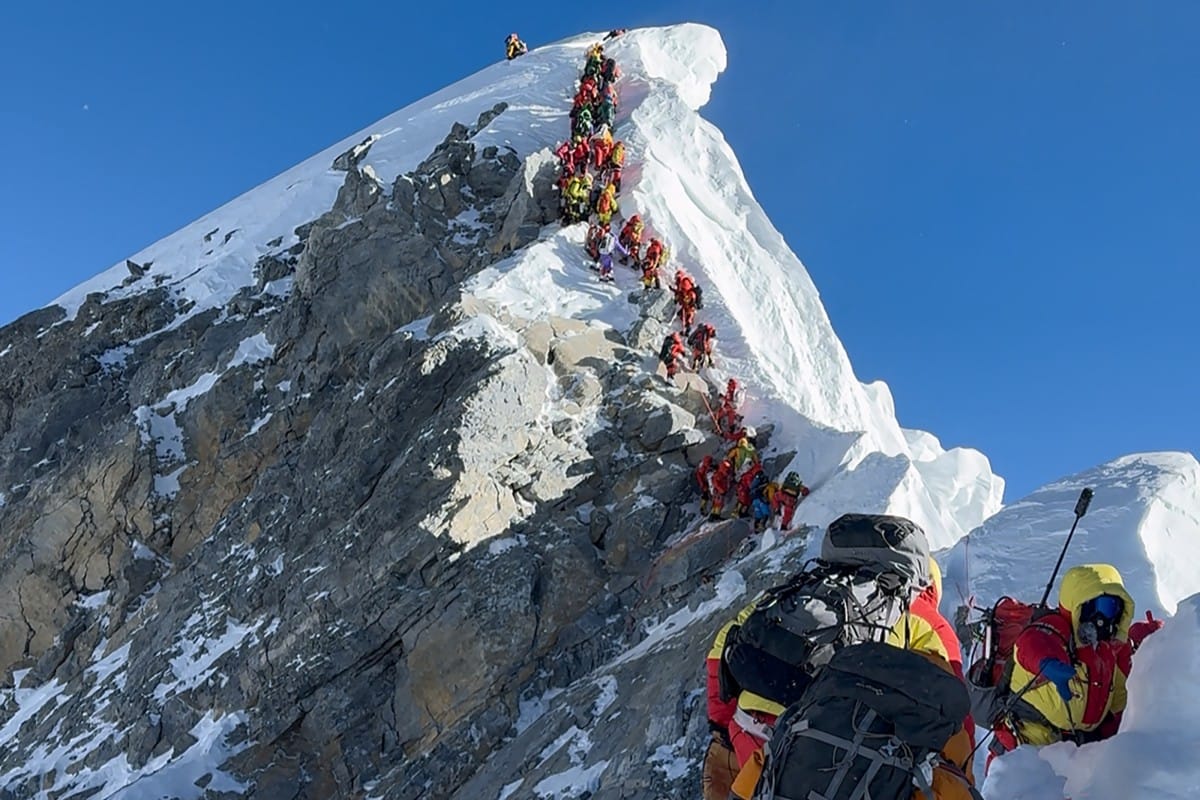 US climber smashes Everest speed record
