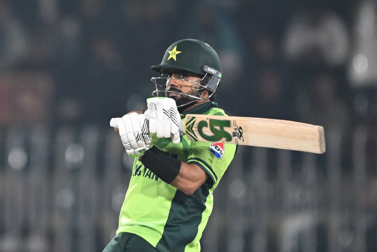 Azam ends century drought as Pakistan seal Sri Lanka ODI series