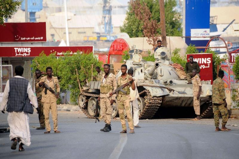 FILE: Sudanese army soldiers man a position in the Red Sea city of Port Sudan, April 20, 2023. (AFP)
