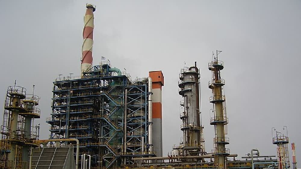 Greenpeace accuses oil companies of reaping Mideast 'war profits'