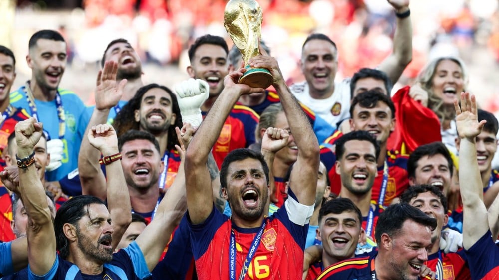 Spain's midfielder #16 Rodri lifts the trophy with his teammates after winning the 2026 World Cup football tournament final match between Spain and Argentina at the New York/New Jersey Stadium in East Rutherford on July 19, 2026. (Photo: AFP)