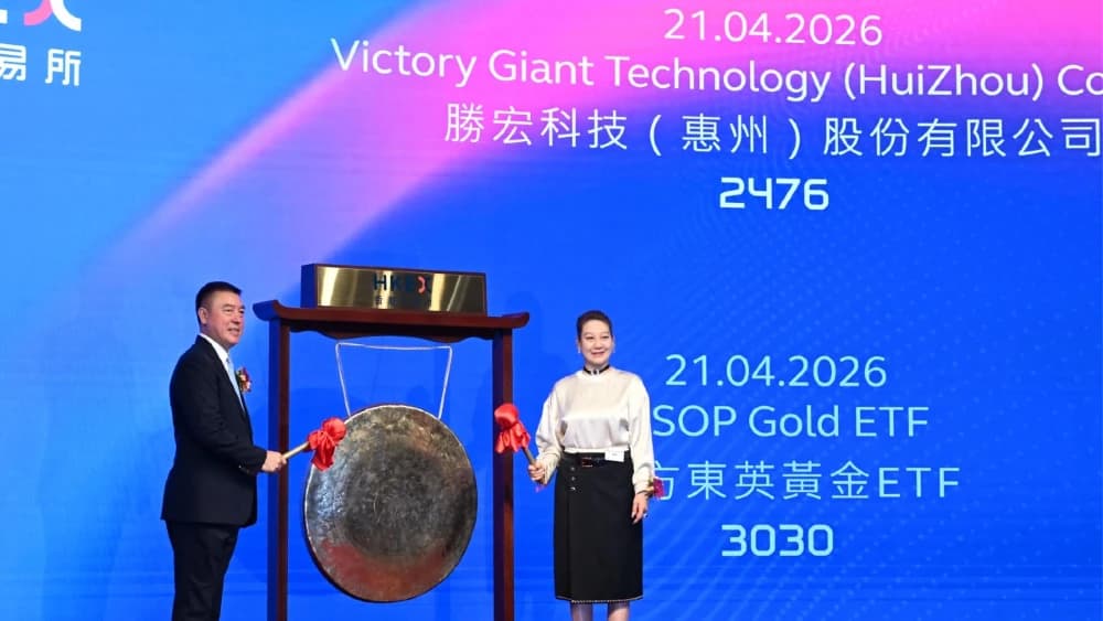 Chairman of Victory Giant Technology Chen Tao (L) and his wife Non-Executive Director Liu Chunlan (R) prepare to bang the gong to launch their company's IPO at the Hong Kong Exchanges and Clearing Limited (HKEX) In Hong Kong on April 21, 2026. (Photo: AFP