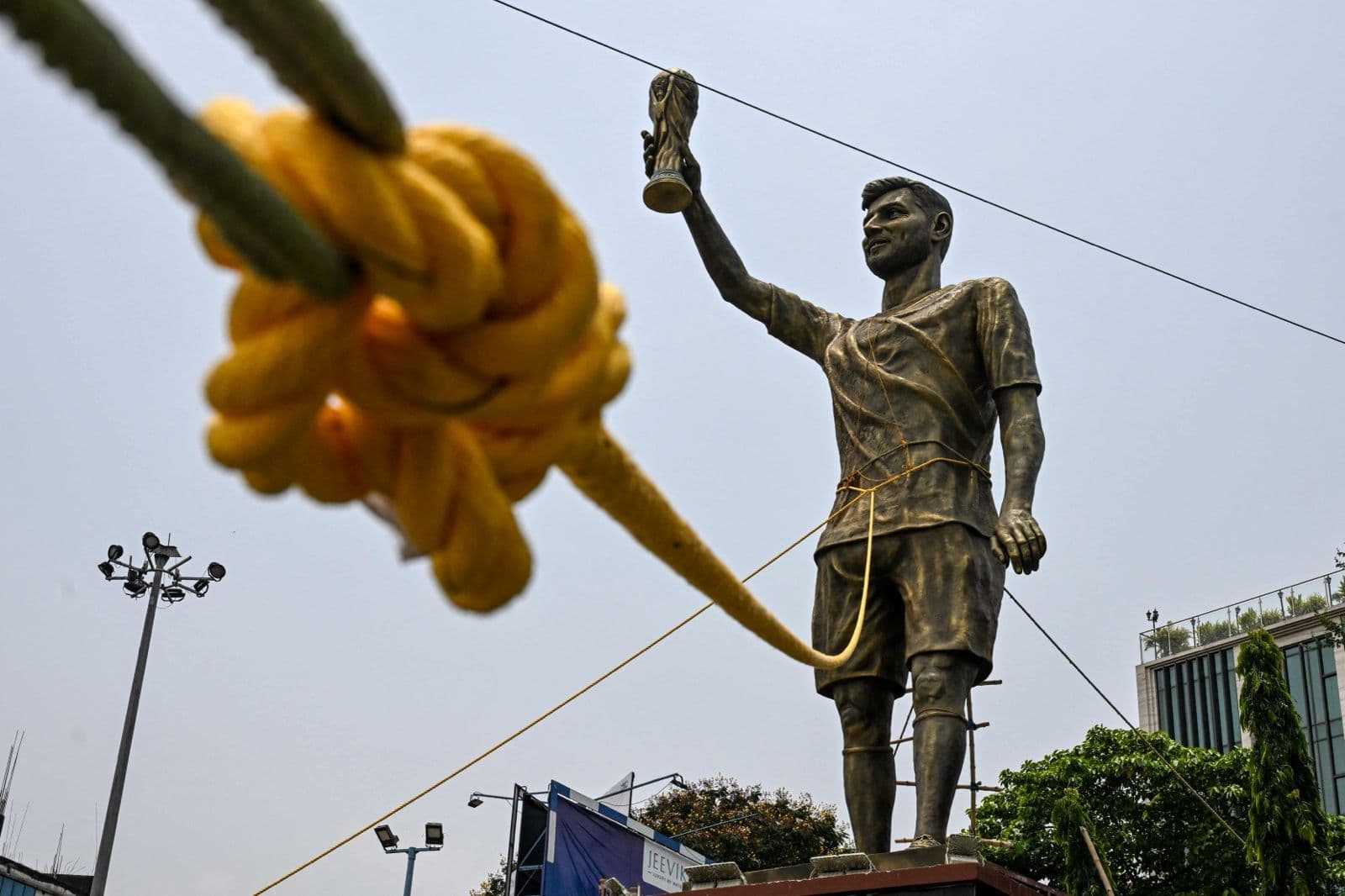 Messi-Statue-AFP