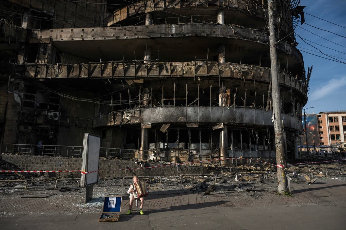 Russia threatens more strikes on Kyiv, urges foreigners to leave city