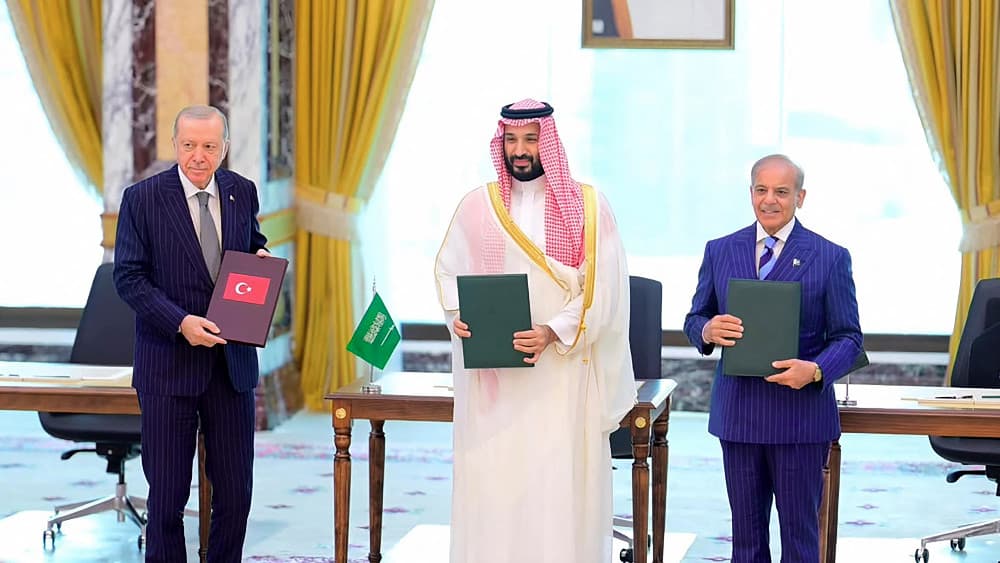 This handout photograph on August 7, 2026 shows Saudi Crown Prince Mohammed bin Salman (C), Turkish President Recep Tayyip Erdogan (L) and Pakistani Prime Minister Shehbaz Sharif posing after signing the Makkah Joint Defense Agreement. (AFP)