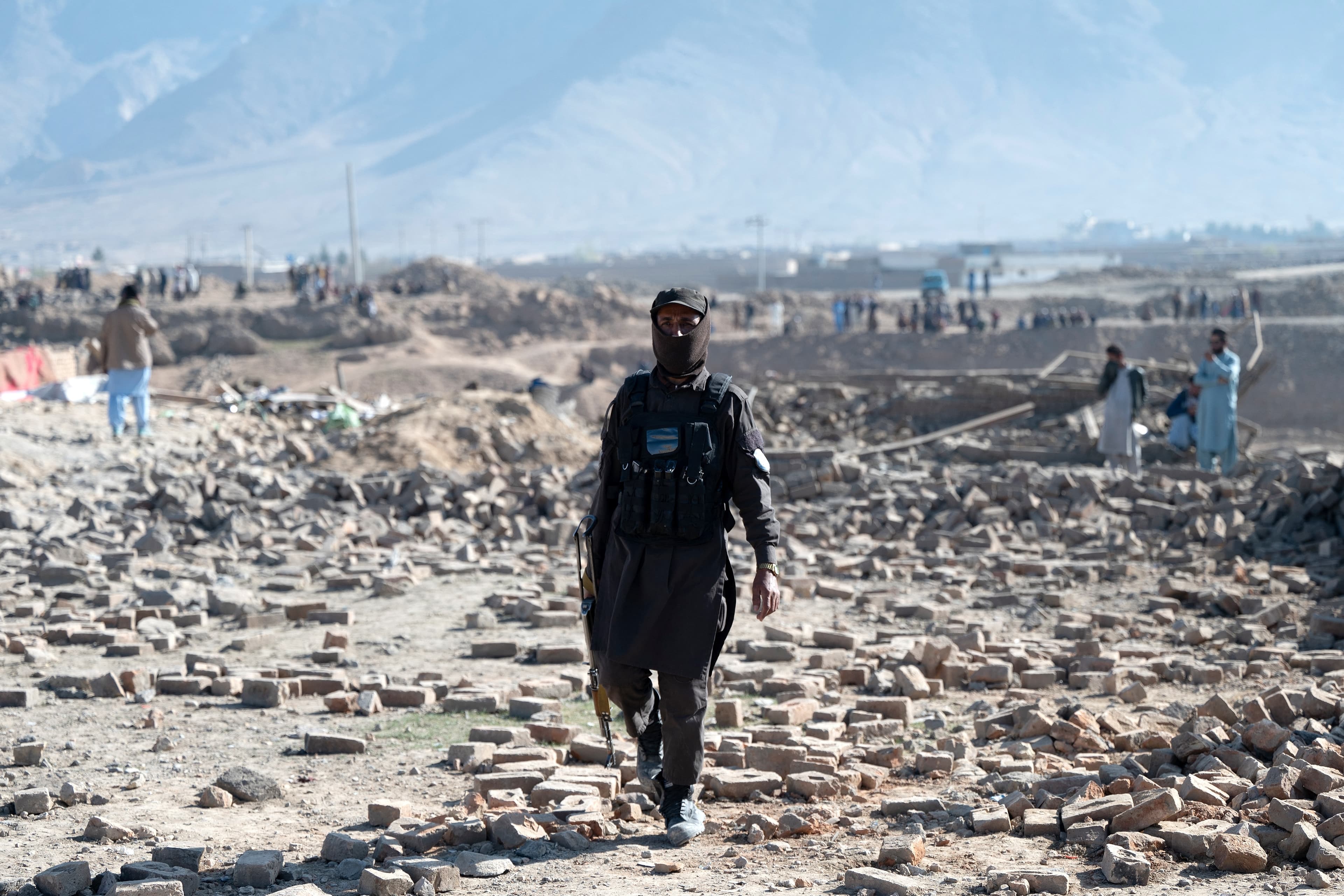 Pakistan conducts airstrikes targeting Taliban’s military positions in Afghanistan: Security sources