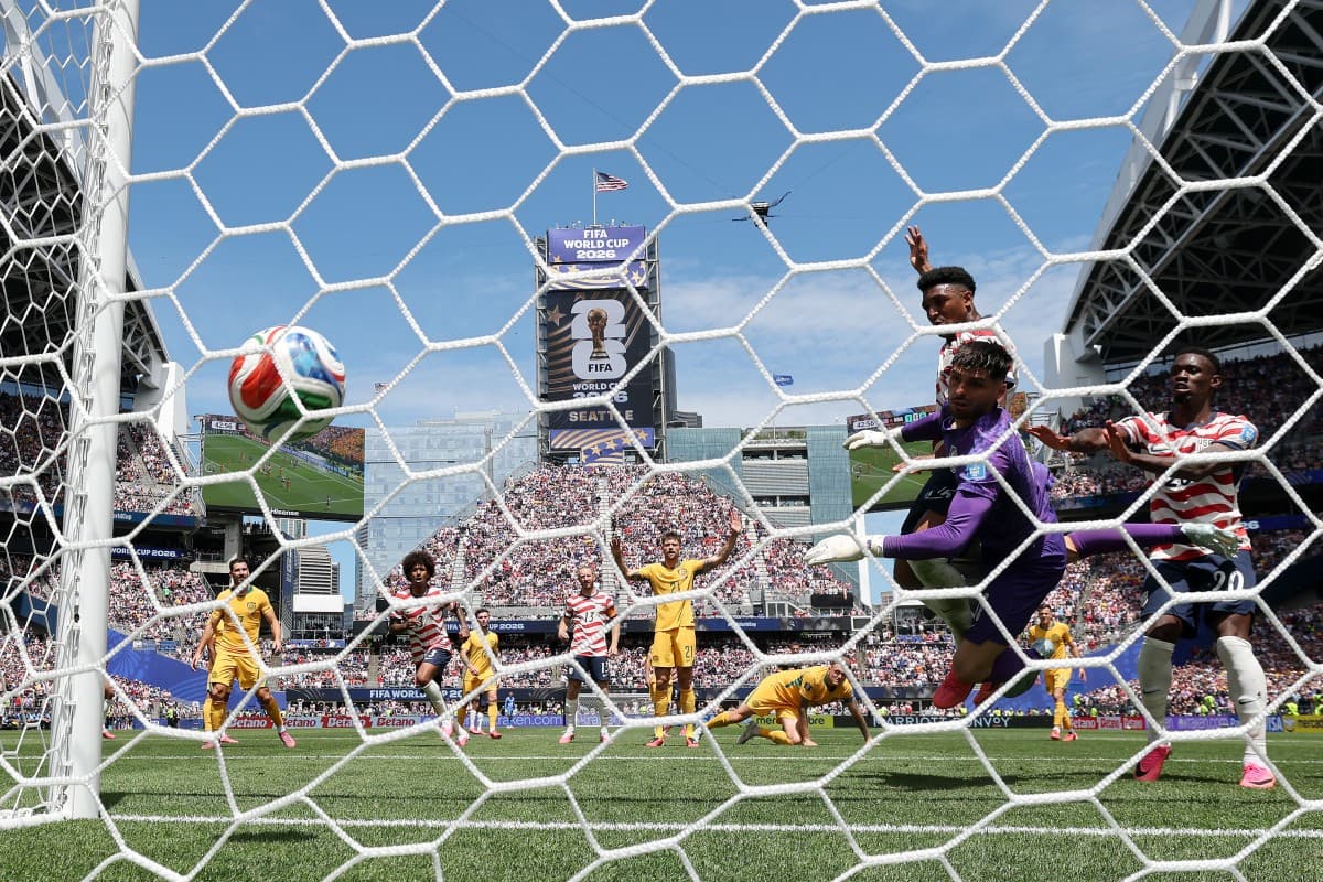 USA beat Australia 2-0 to reach World Cup knockouts