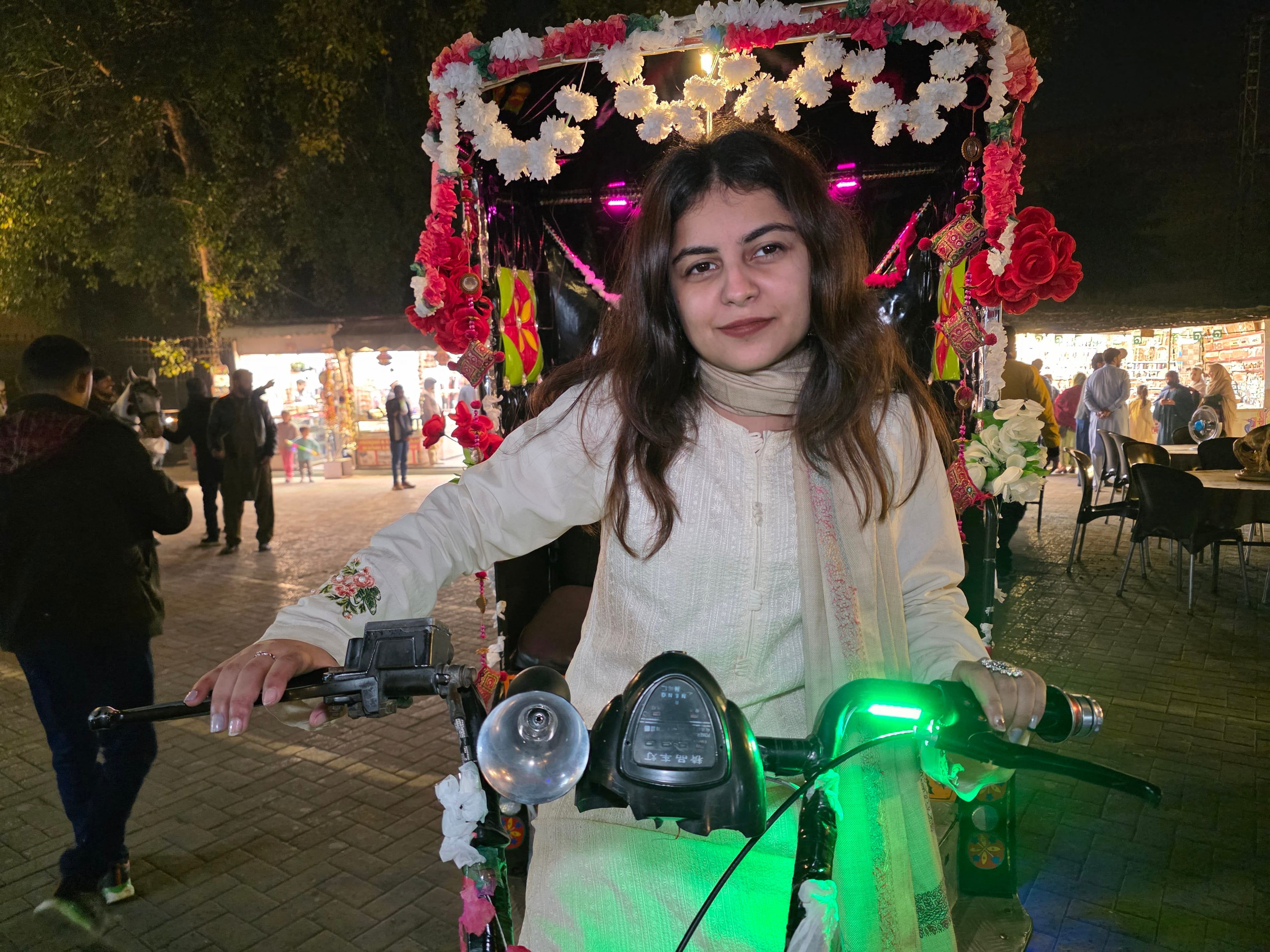 Pakistan TV Digital’s correspondent on a cycle rickshaw in Lahore food street on Feb 2, 2026. (Photo: Romesa Umar)