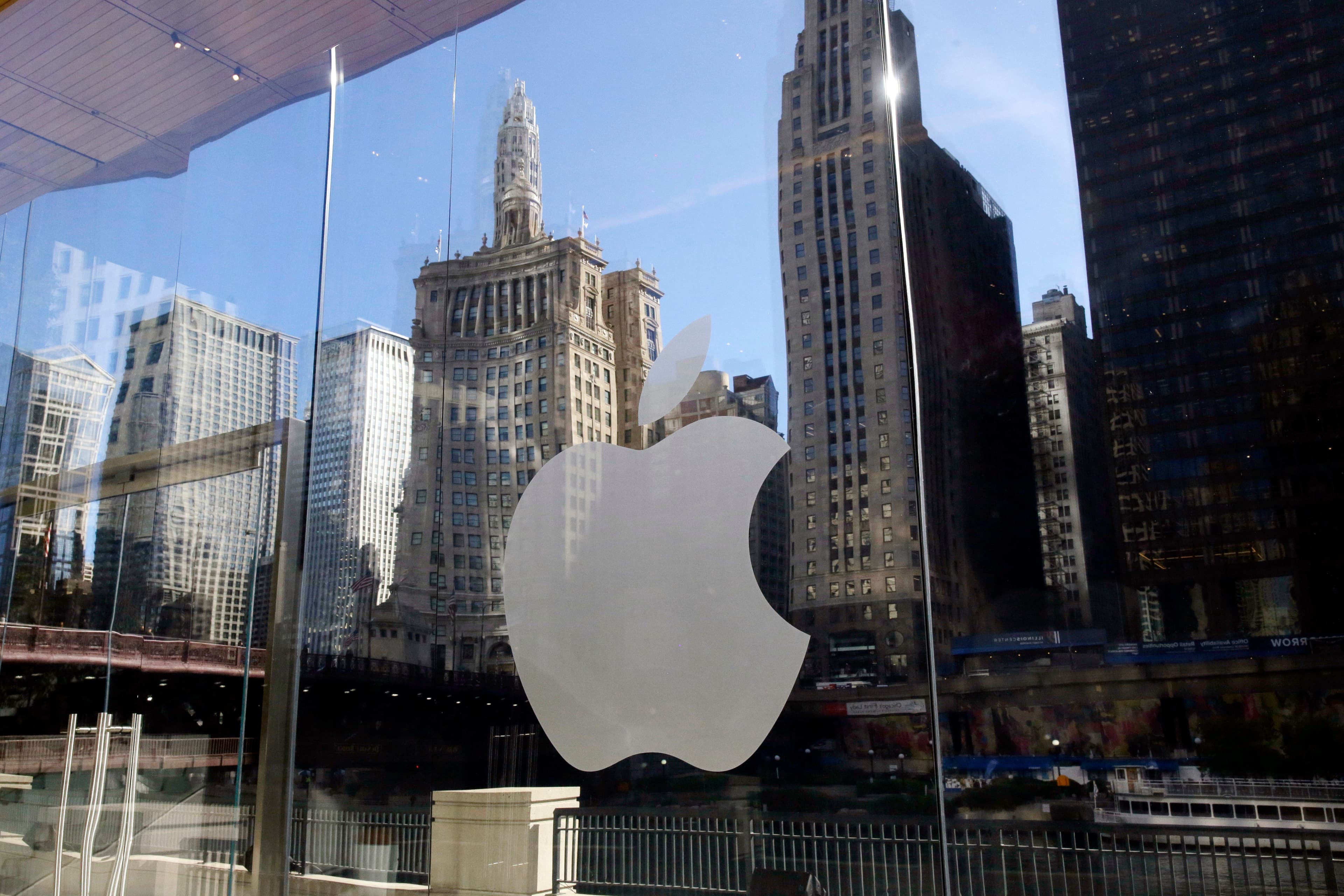 Apple removes apps enabling anonymous reporting of ICE agent sightings