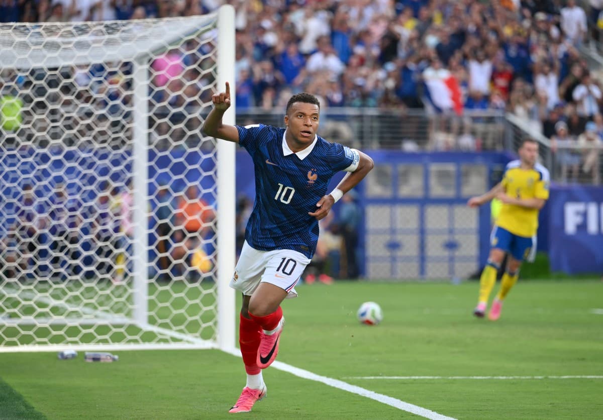 Mbappe dazzles as France march on at World Cup; Norway, Mexico advance