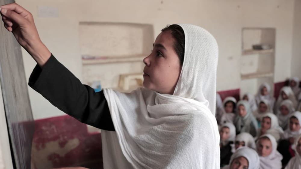 Girls attend an Accelerated Learning Centre (ALC) class in Wardak Province in the central region of Afghanistan. (File/UNICEF/Christine Nesbitt)
