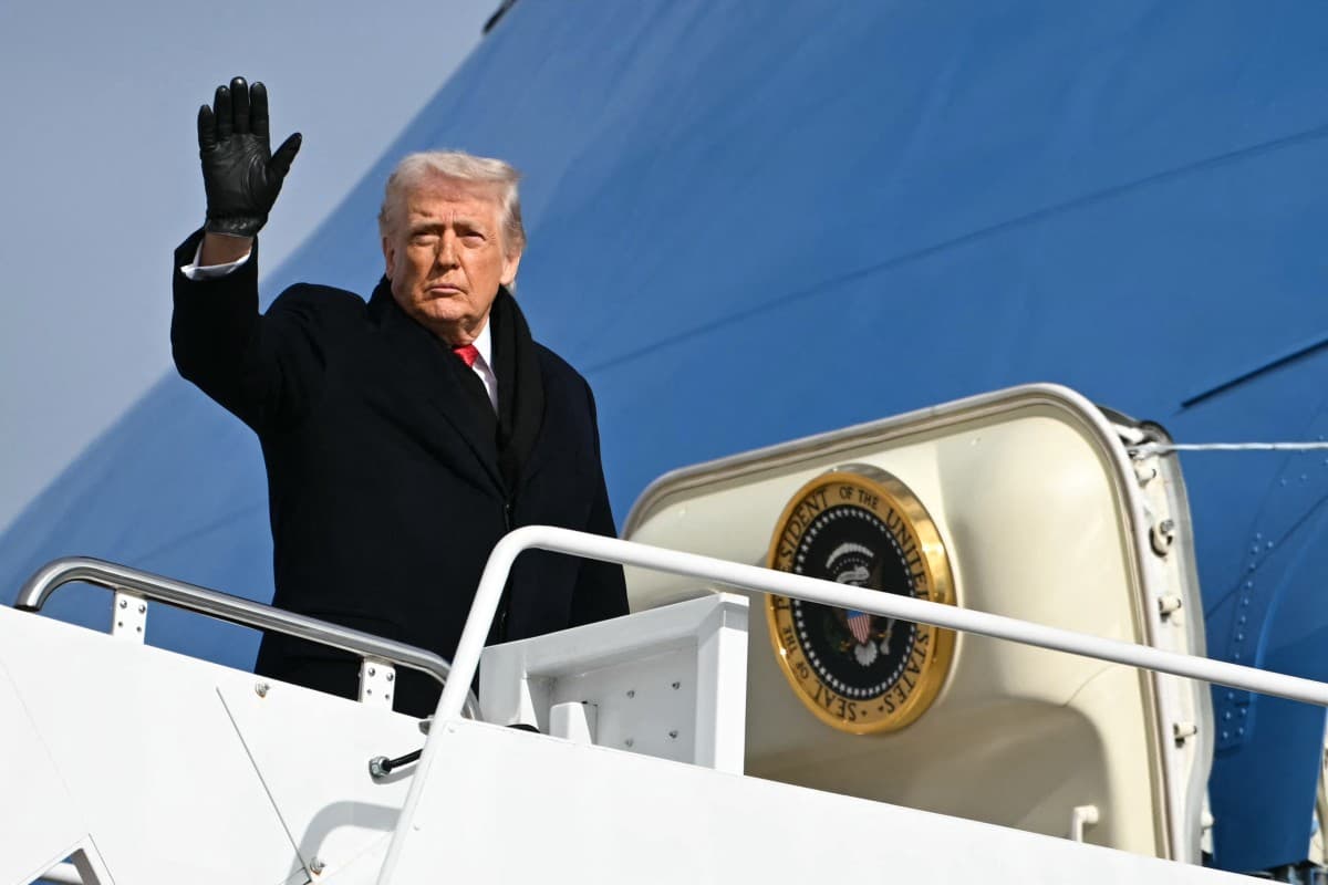 POTUS Trump boarding Air Force One