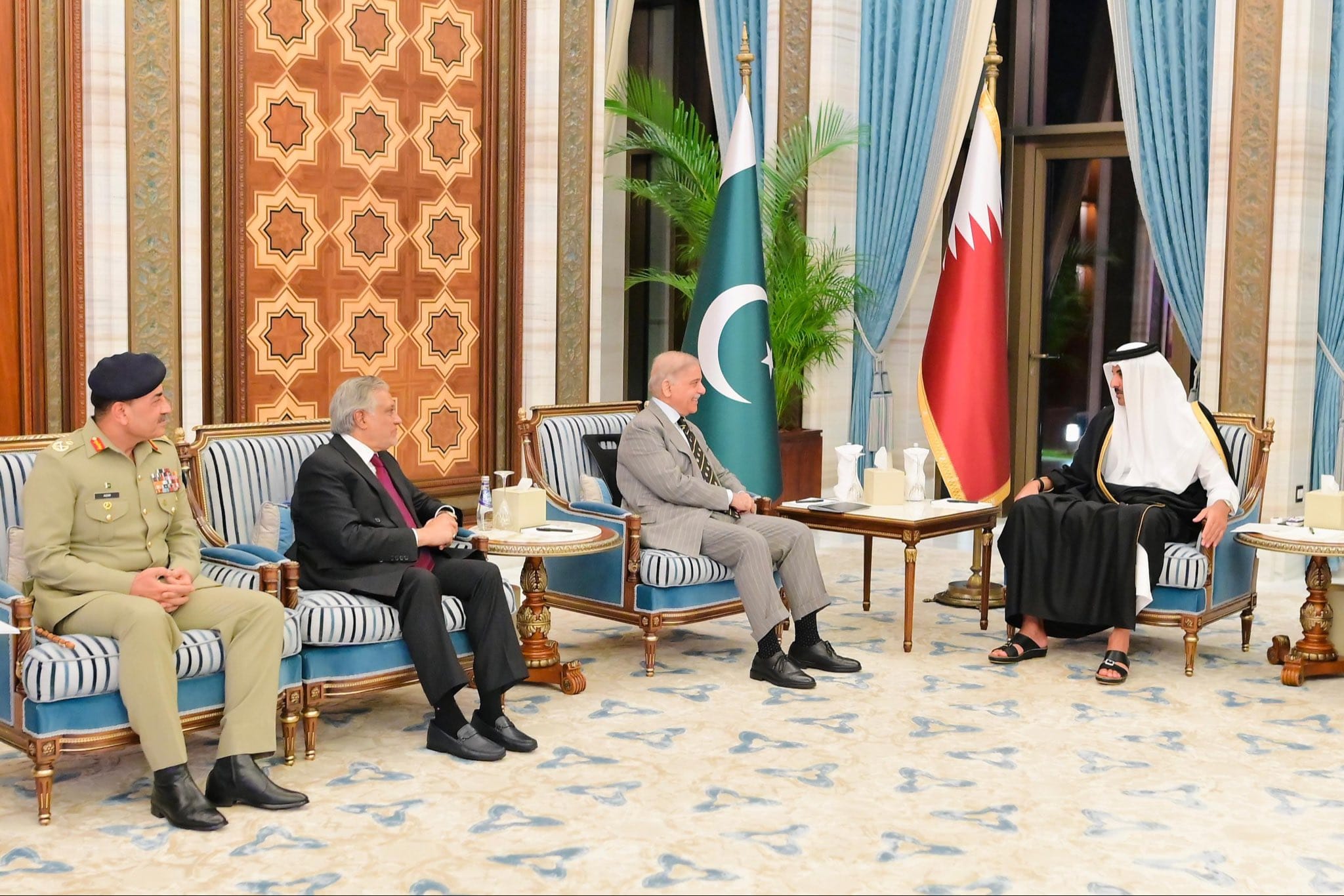 Pakistan PM, Qatar Emir pledge deeper economic and regional cooperation