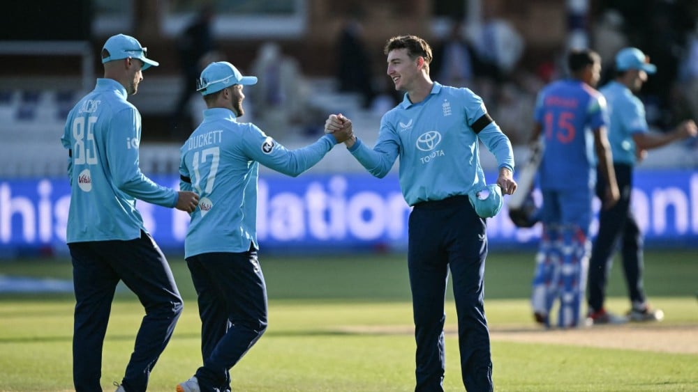 England celebrate their victory at the end of the third one-day international (ODI) cricket match between England and India at Lord's cricket ground in London on July 19, 2026. (Photo by Glyn KIRK / AFP) / RESTRICTED TO EDITORIAL USE. (Photo: AFP)