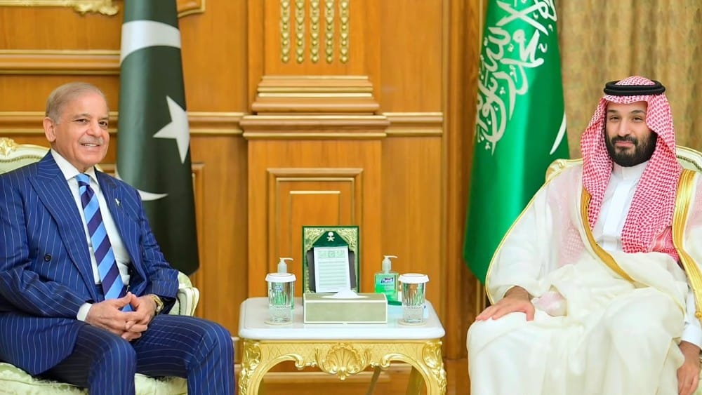 Pakistan Prime Minister Shehbaz Sharif meets with Saudi Crown Prince Mohammed bin Salman. The prime minister arrived in Saudi Arabia on Thursday on a three-day official visit to strengthen bilateral cooperation and review regional developments. (Photo: MO