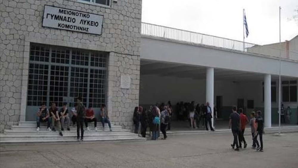 11 hurt as teen opens fire outside Turkey school, suspect detained