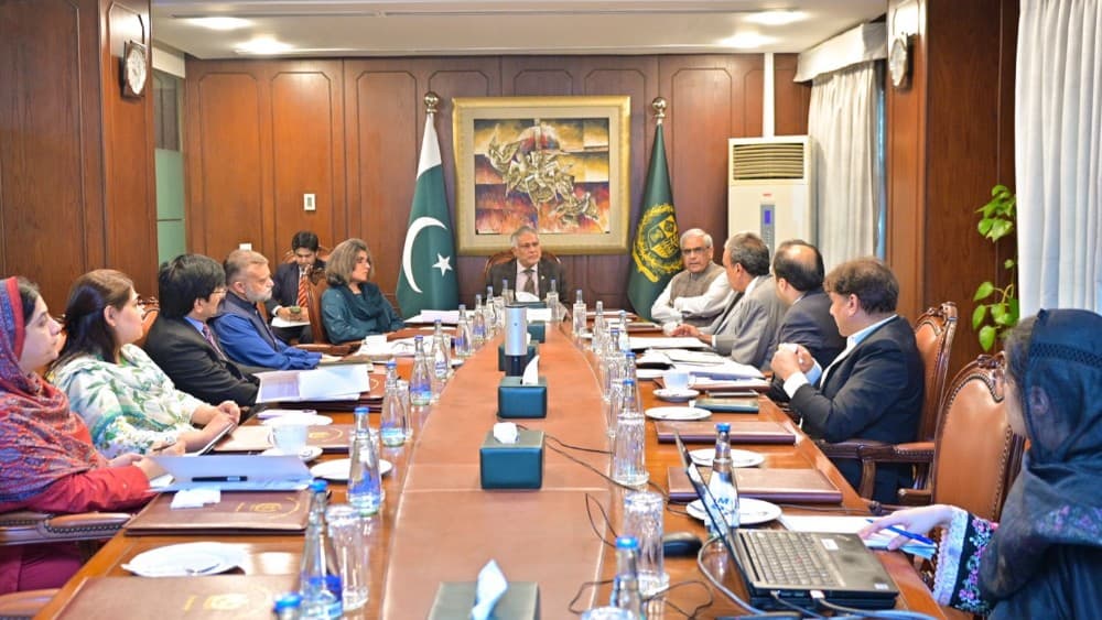 Pakistan FM for enhanced compliance with int'l standards to promote economy